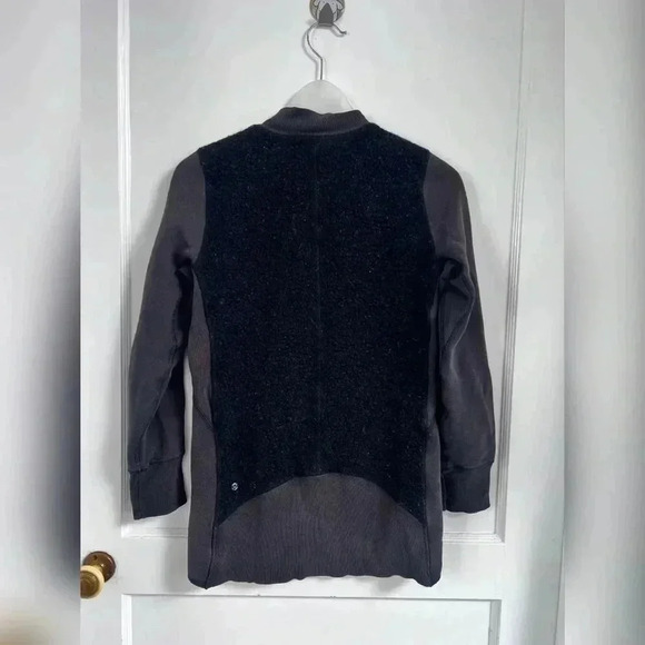 Lululemon Women's Black Stand Out Sherpa Jacket Full Zip Size 4 - Picture 4 of 4